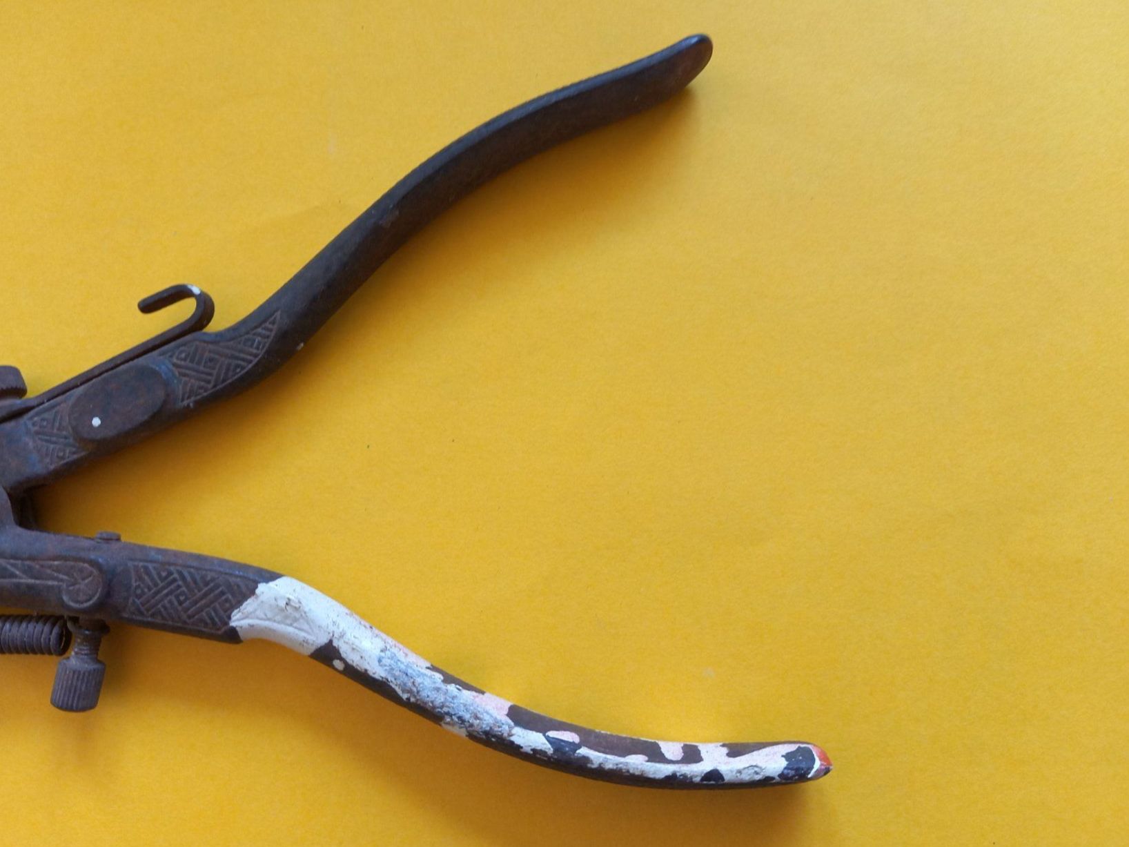 Tutti gli attrezzi: Pince ancienne à avoyer de menuiserie C.H.S. – Usato da Rossens FR venduto da Souris1 2