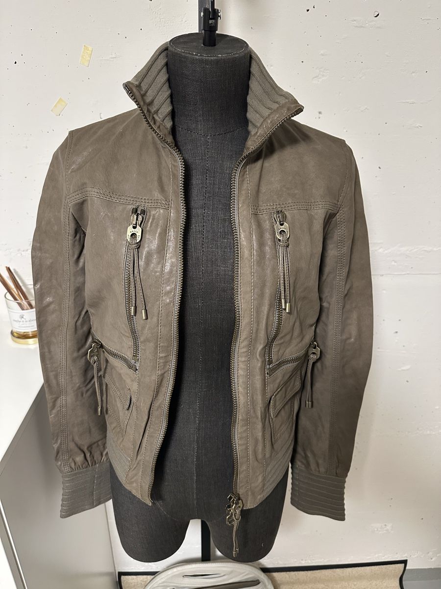 Bally Giacche: Bally Leather Jacket, IT 40, Lambskin, Olive Green, Chic 51 – Nuovo (secondo la descrizione) da Sarnen venduto da vik_jw5z 2