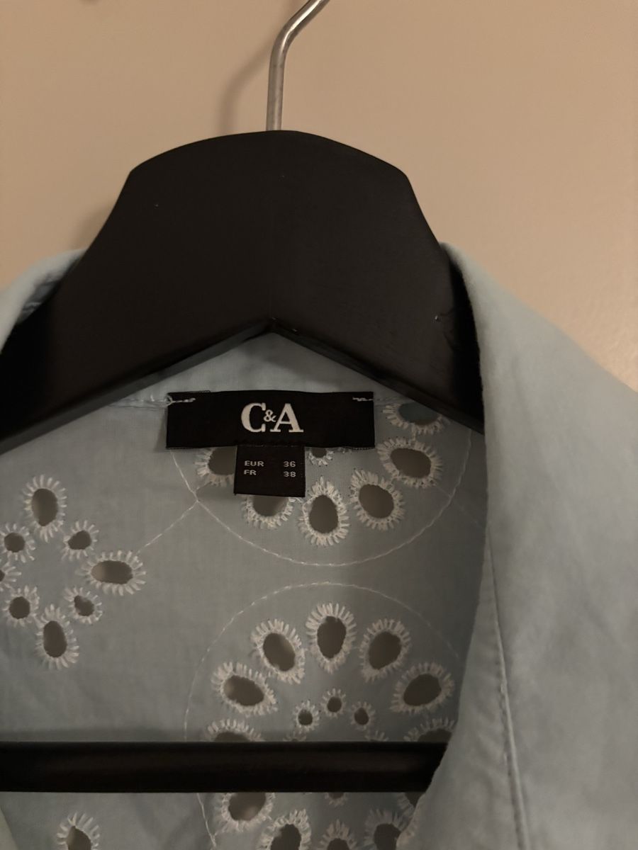 C&A Camicette: C&A hellblaues Hemd mit Lochstickerei Gr. S – Nuovo (secondo la descrizione) da Arbon venduto da Viktoriaa 3