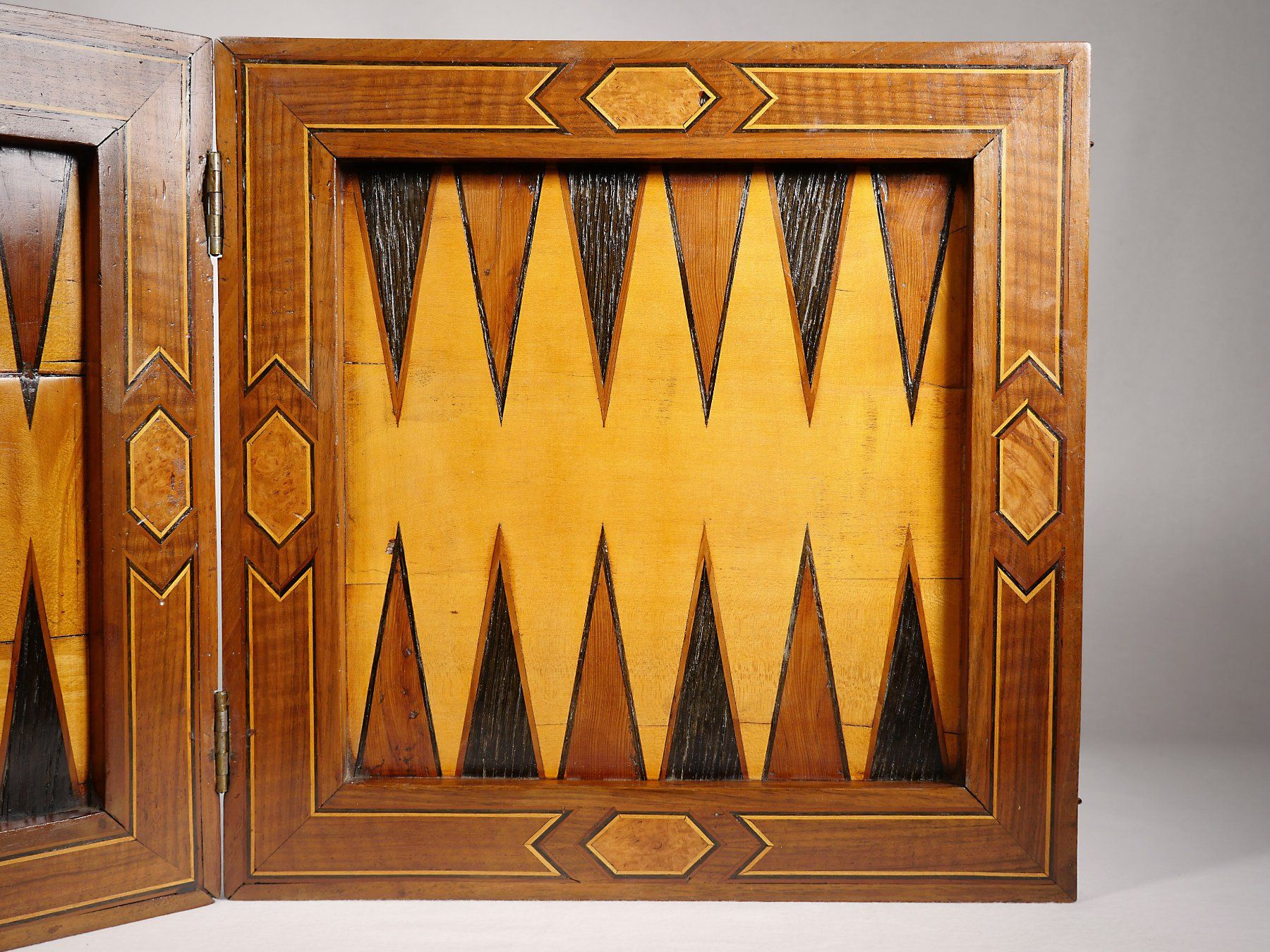 Jeux: Antikes Spielbrett - Schach - Mühle - Backgammon – D'occasion à Allschwil par Grampol 4