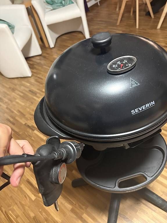 Grills: SEVERIN Elektro-Standgrill mit Deckel & Thermometer – Gebraucht aus Villars-sur-Glâne von AllisonGina 1
