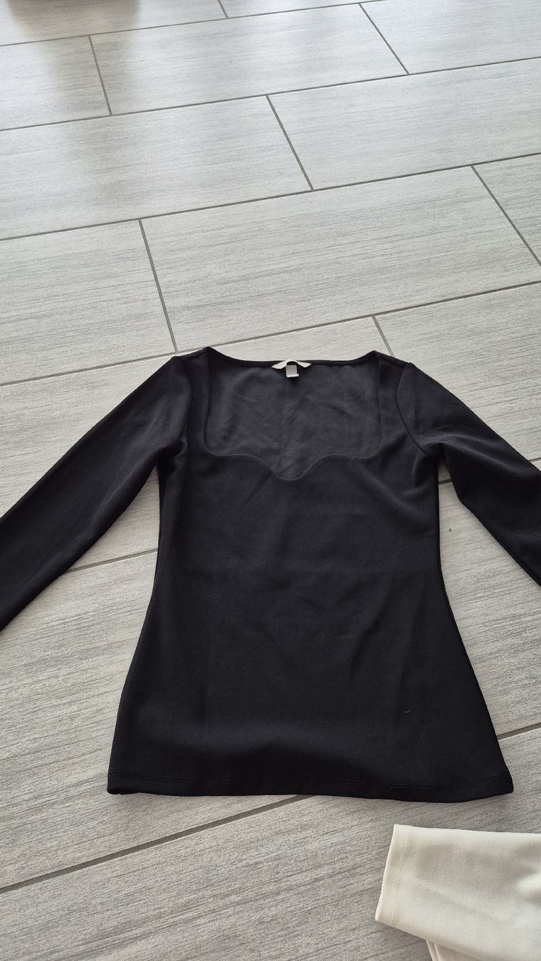 H&M T-shirt: 2x Camicetta H&M elegante, maniche lunghe, taglia S  – Nuovo (secondo la descrizione) da Riazzino venduto da RagusaM 1