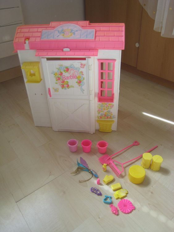 altes Barbie Stall Haus mit viel Zubehör Kaufen auf Ricardo
