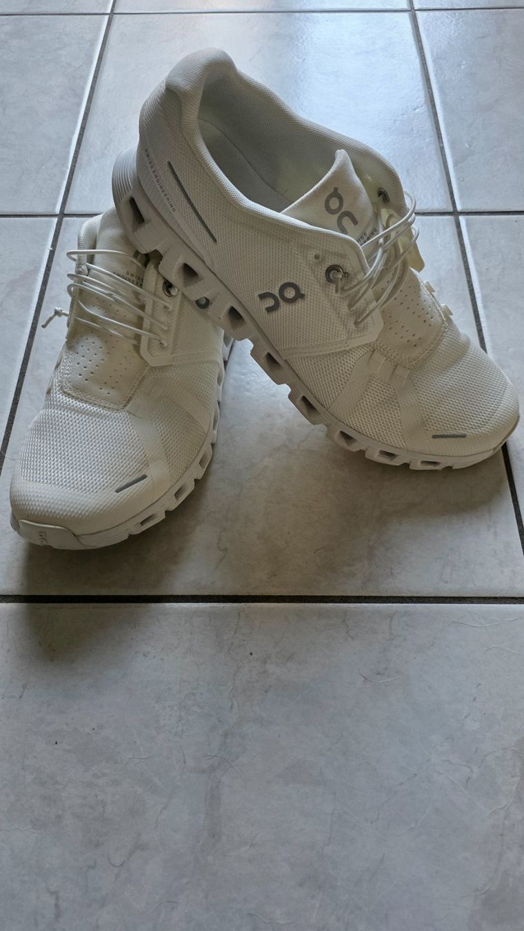 On Scarpe da uomo: ON Cloud 5 Herrenschuh Grösse 44.5 – Usato da Däniken SO venduto da Tennis-Reptiles 1