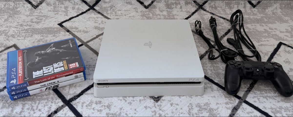 Sony Console: PlayStation 4 Slim / 500GB / 3 Spiele & Controller – Usato da Frenkendorf venduto da Le_Icemelon