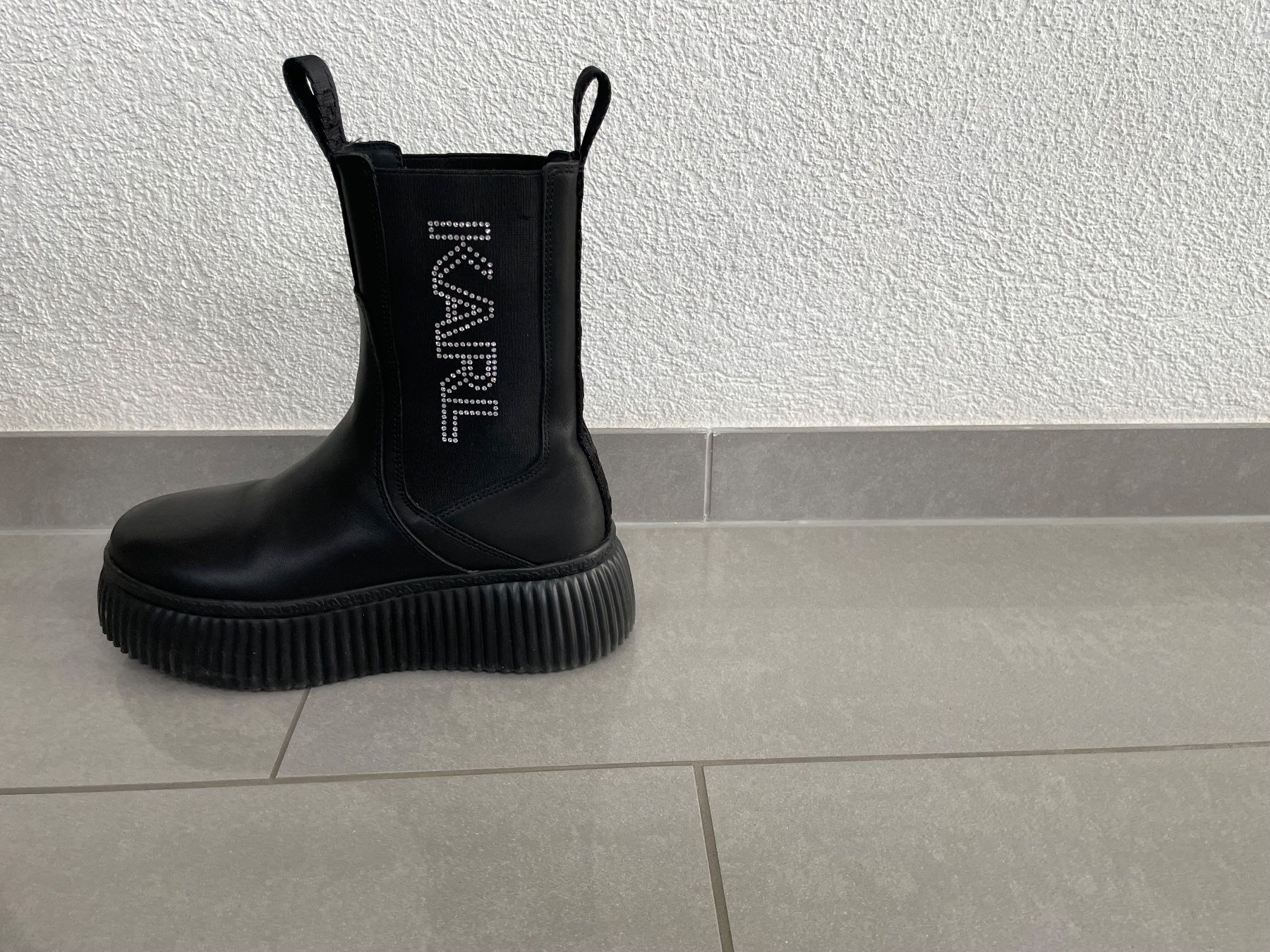 Karl Lagerfeld Scarpe da donna: Karl Lagerfeld Boots schwarz Grösse 37 – Usato da Arth venduto da Wenike93 1
