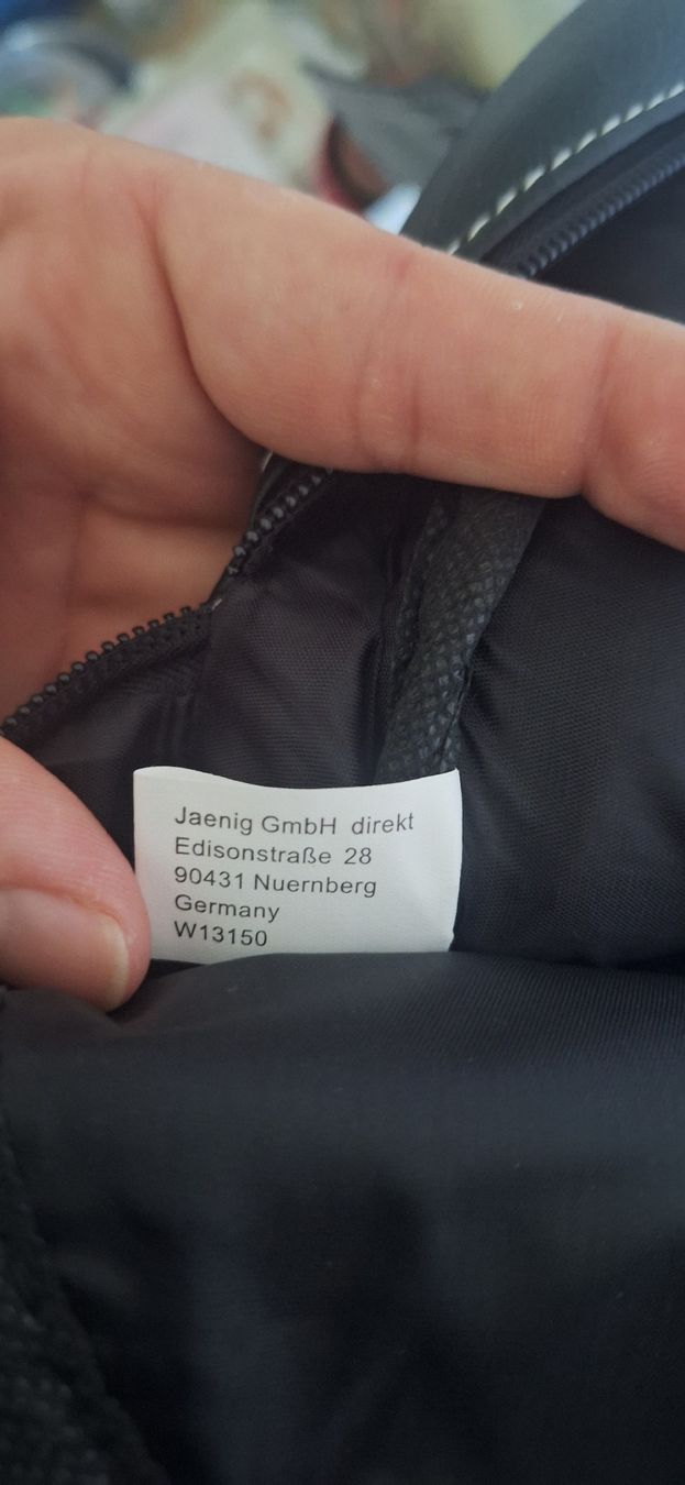 Zaini: Schwarzer Lederrucksack mit modischem Streifen. – Nuovo (secondo la descrizione) da Matten b. Interl venduto da Daeni_2000 2