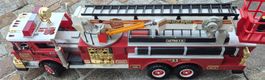 Amerikanisches Feuerwehrauto mit Leiter