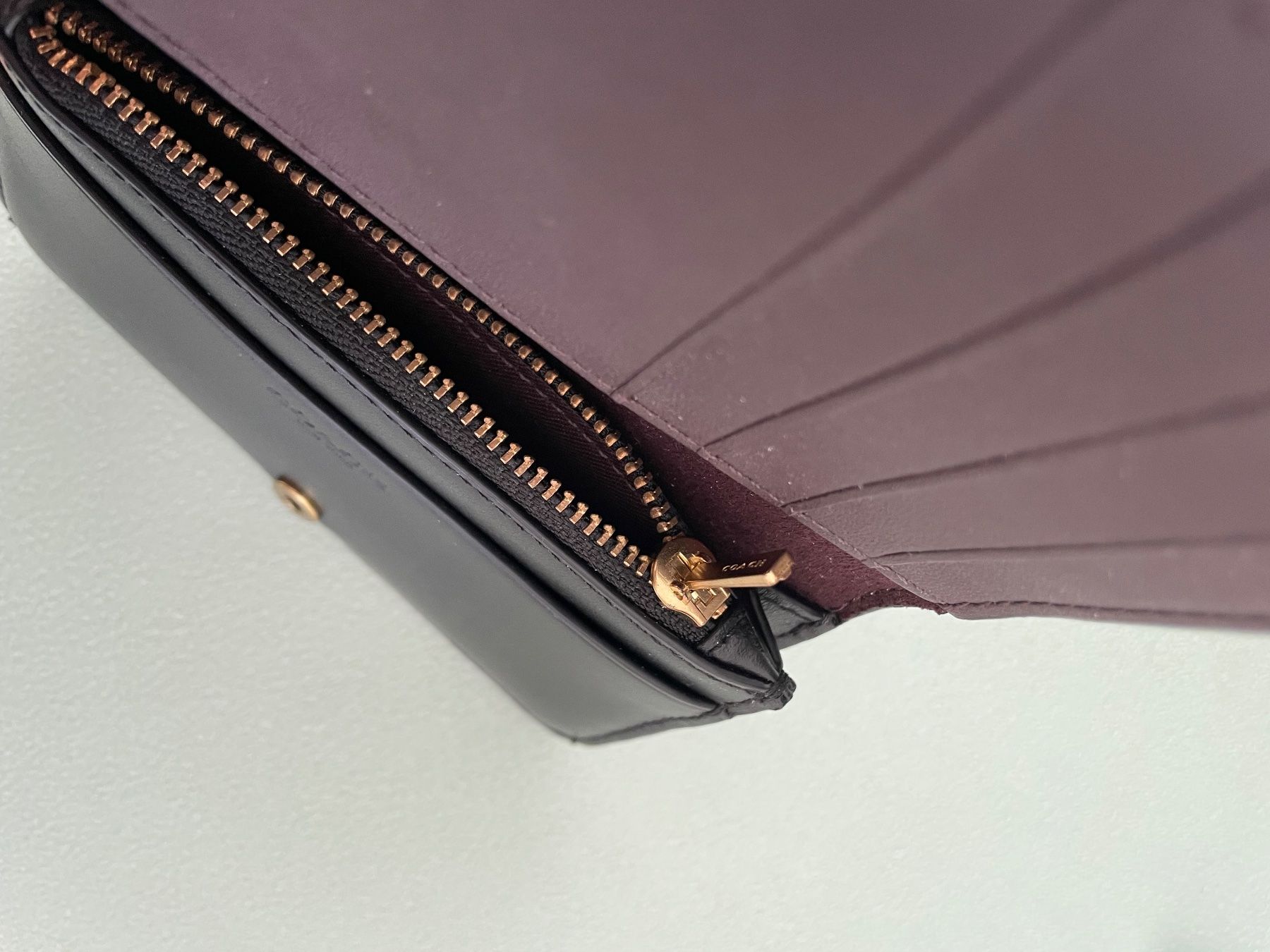 Coach Portafogli: Coach ESSENTIAL SLIM CARD CASE – Usato da Baar venduto da Chrila3 4