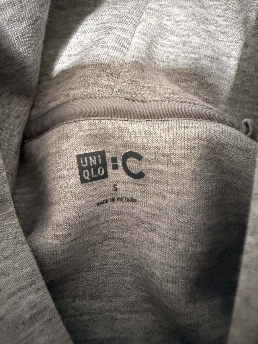 Uniqlo Pulls & Sweat-shirts: Uniqlo Hoodie grey S – Neuf (Voir description) à Zug par SebastianSonderegger 1