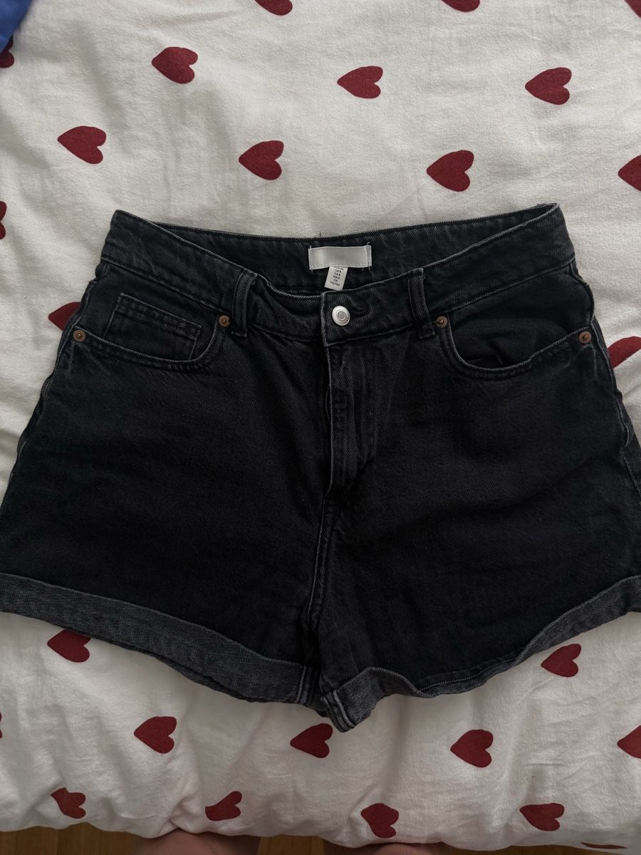 H&M Jeans: H&M shorts – Usato da Unterägeri venduto da ann_x8pf