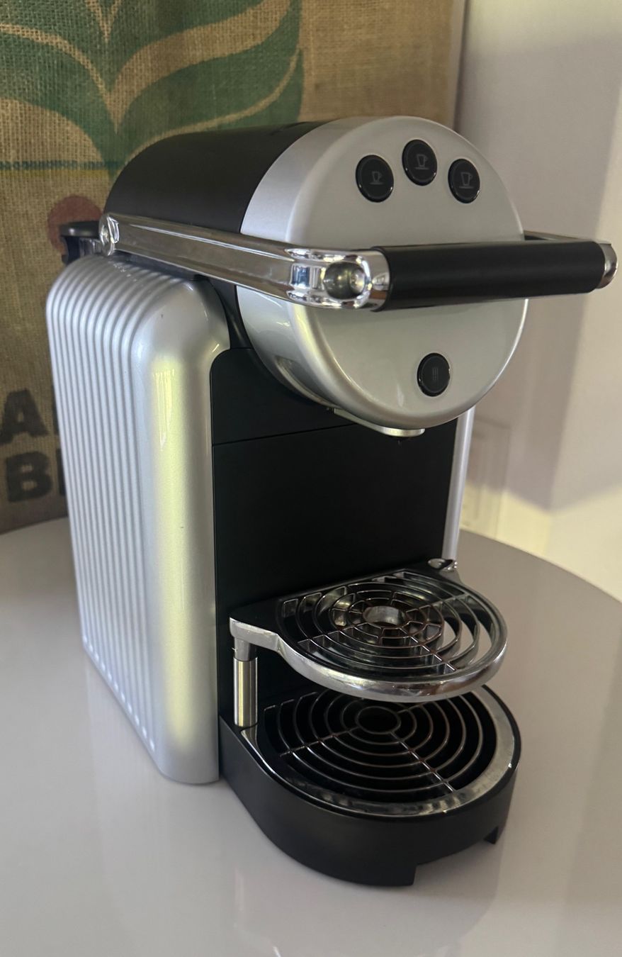 Nespresso Machines à café & Machines à expresso: Nespresso Zenius Kaffemachine – D'occasion à Rotkreuz par den66 2