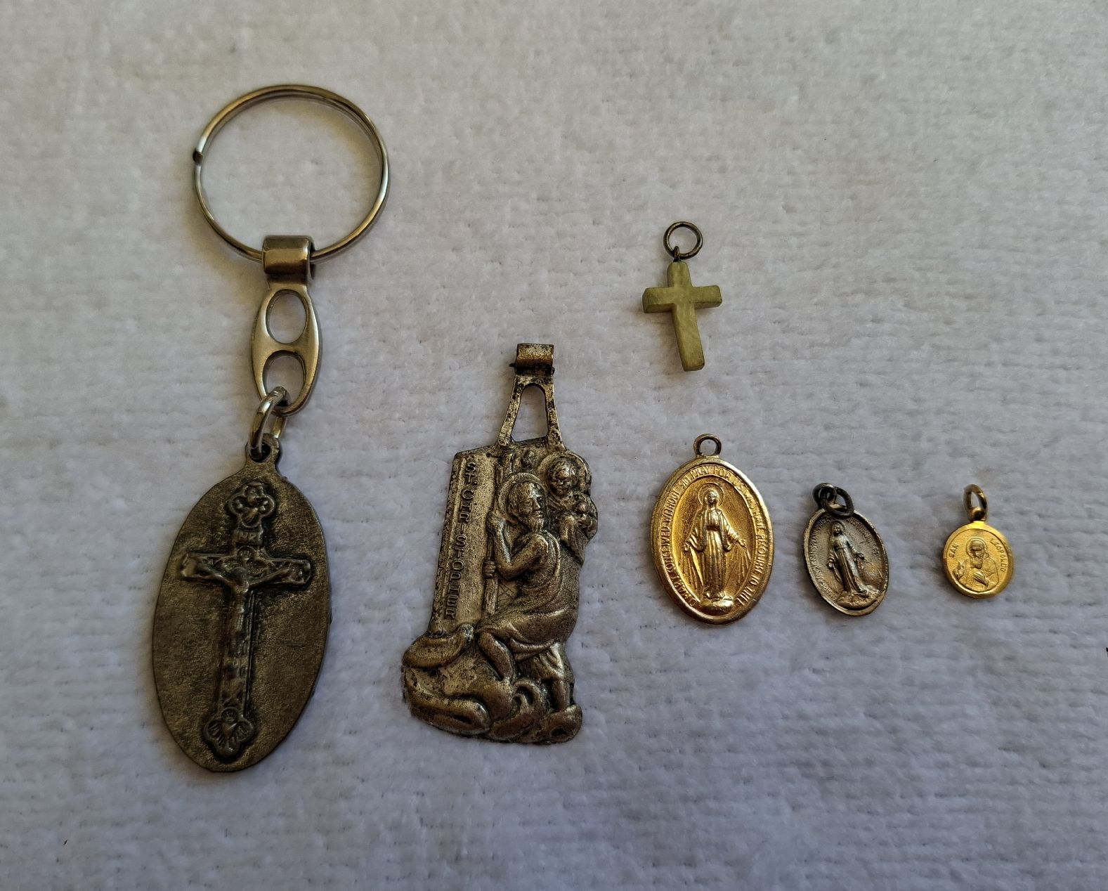 Ciondoli: Religiöse / Christliche Anhänger  – Usato da Dällikon venduto da Shishio