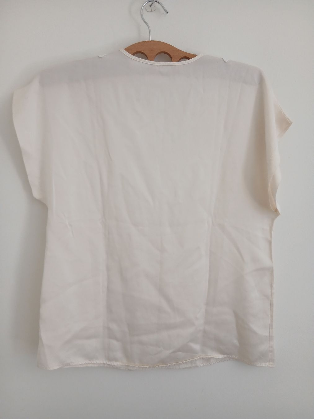 Camicette: Habella Silk Cream Shirt Size  – Nuovo (secondo la descrizione) da Wil SG venduto da tre_g2l7 2