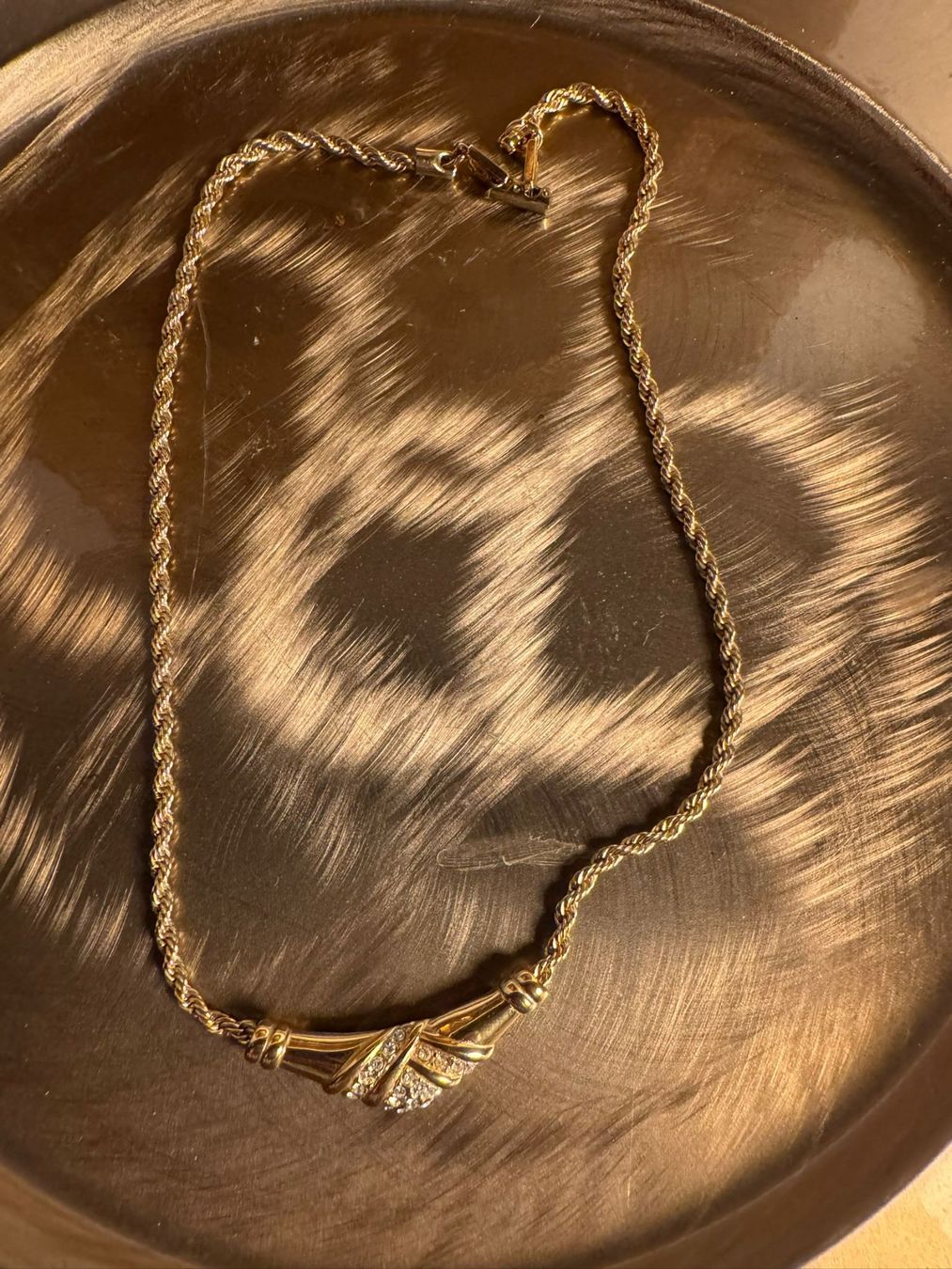 Givenchy Catenine: Givenchy Vintage Halskette Goldfarben Strass – Usato da Winterthur venduto da Dejv