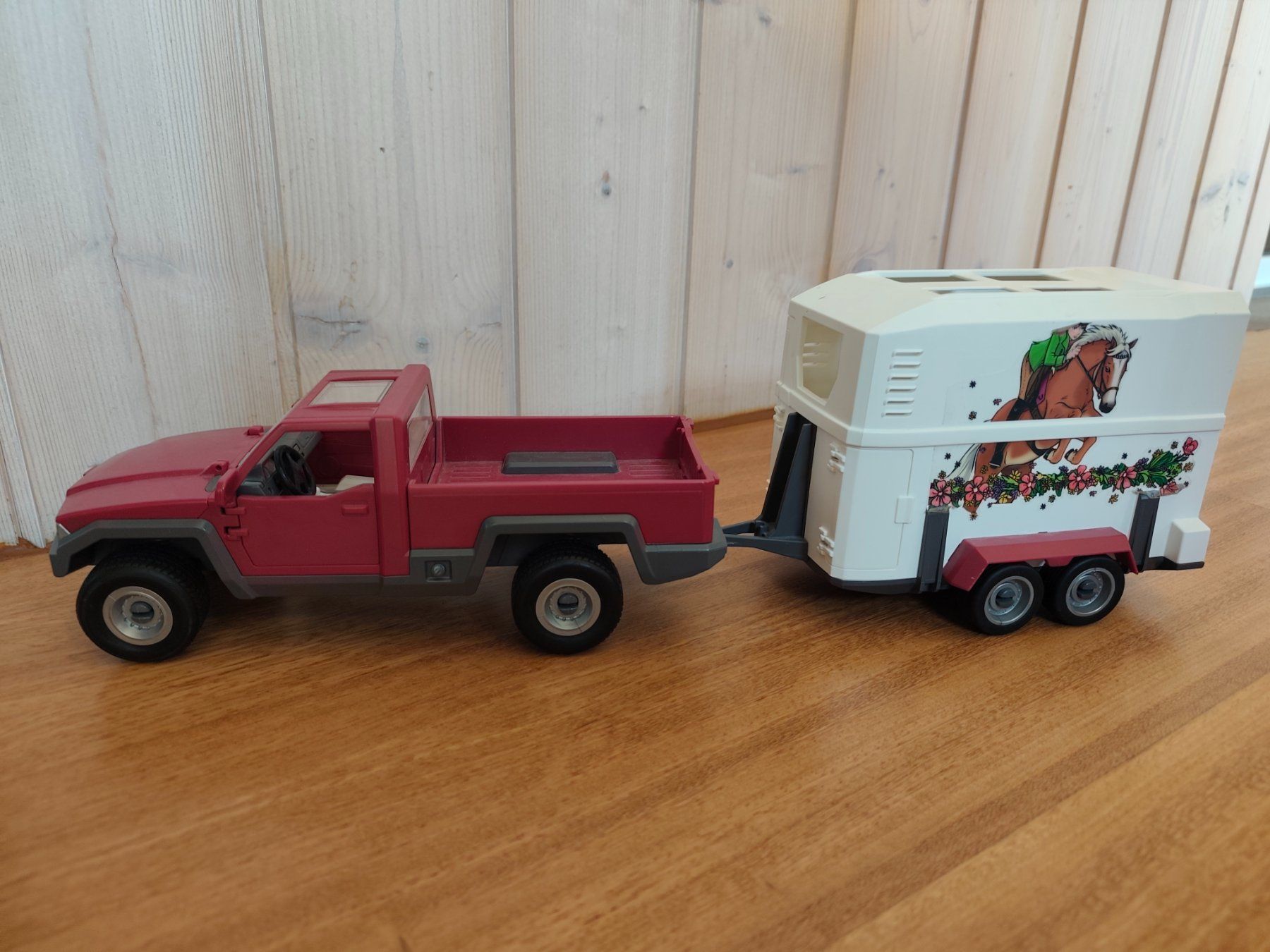 Schleich Spielzeuge: Schleich Pickup mit Pferdeanhänger – Gebraucht aus Tegerfelden von jea_f5xk