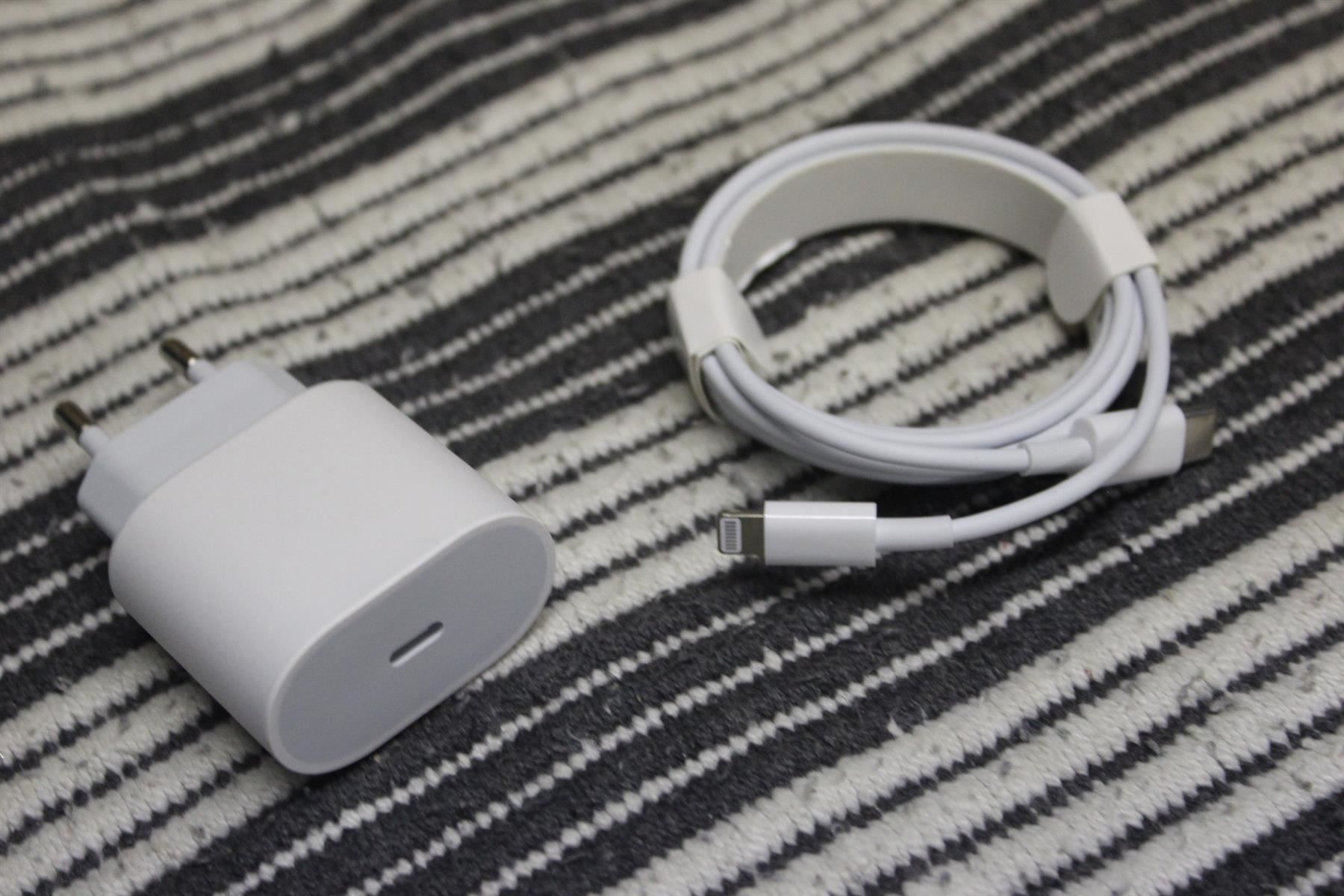 Caricabatterie: 20W PD Ladegerät +kabel 2Meter  iphone – Nuovo (secondo la descrizione) da Kirchdorf AG venduto da Aarereussshop