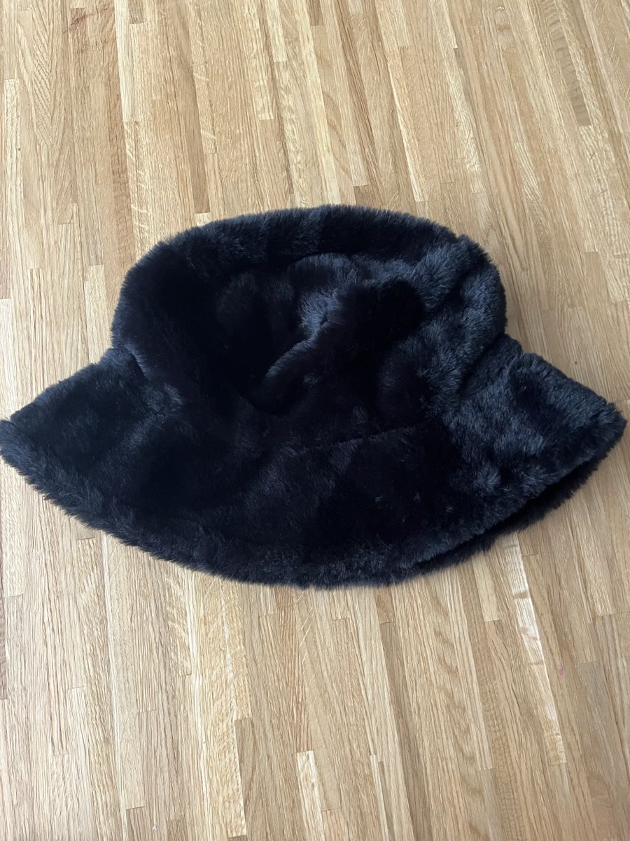 Copricapi, berretti & cappellini: Schwarzer Faux Fur Bucket Hat – Usato da Meierskappel venduto da Mial_2