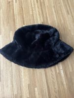 Schwarzer Faux Fur Bucket Hat 