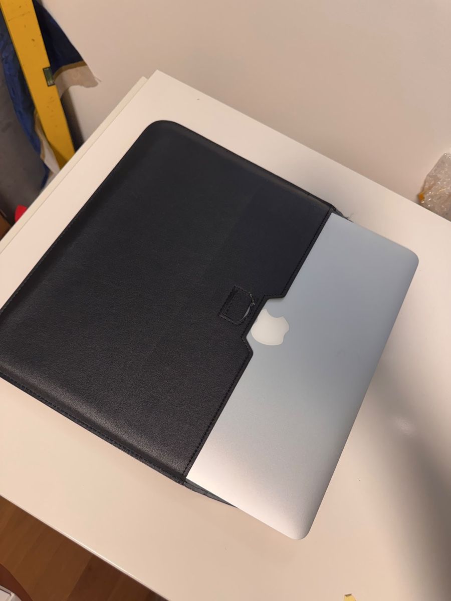 Apple Notebooks: MacBook Air 13, 256GB, inkl. Hülle & Magic Mouse – Gebraucht aus Brüttisellen von xe_m 2