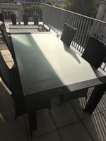 Balkon Esstisch mit Glasplatte und Metallbeinen