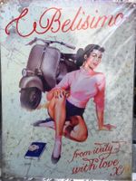 Vespa Piaggio italia love pin up 50s