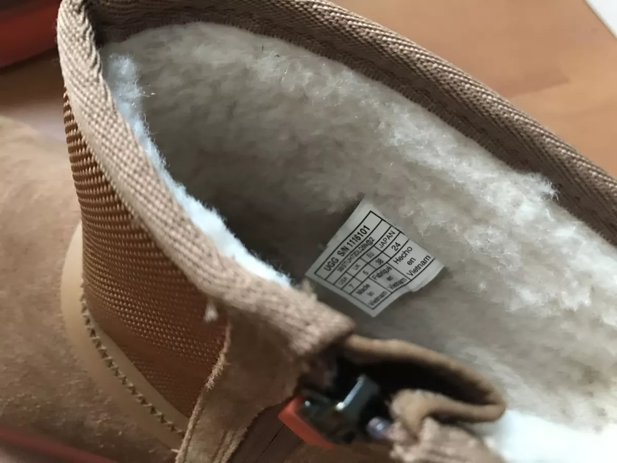 Ugg Damenschuhe: UGG Classic Tech Mini Waterproof – Neu (gemäss Beschreibung) aus Wiedlisbach von Blueberry.6 2