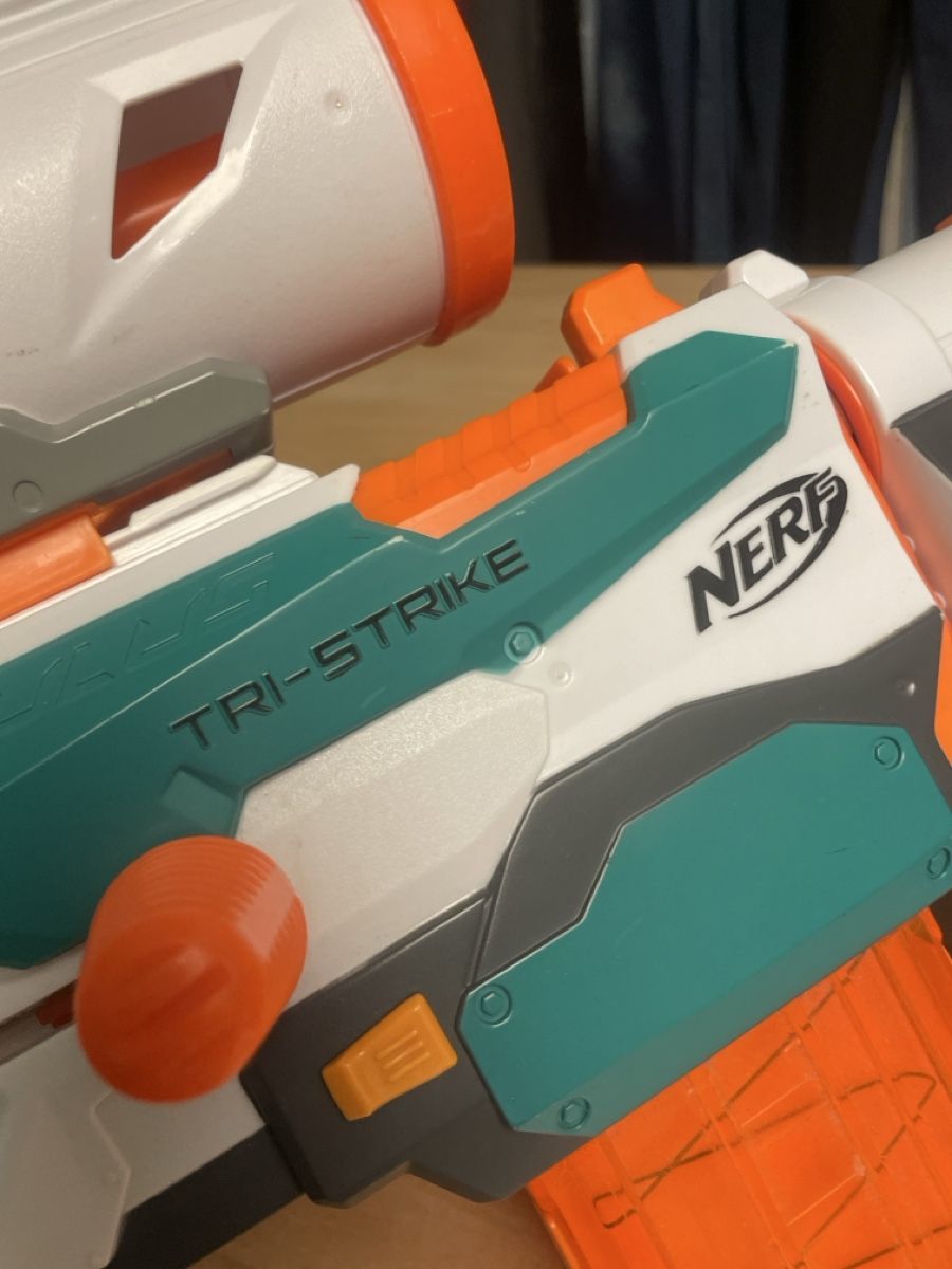 Nerf Giocattoli: Nerf Tri-Strike Blaster - Das ultimative Spielzeug! – Usato da Obergerlafingen venduto da cabo4 1
