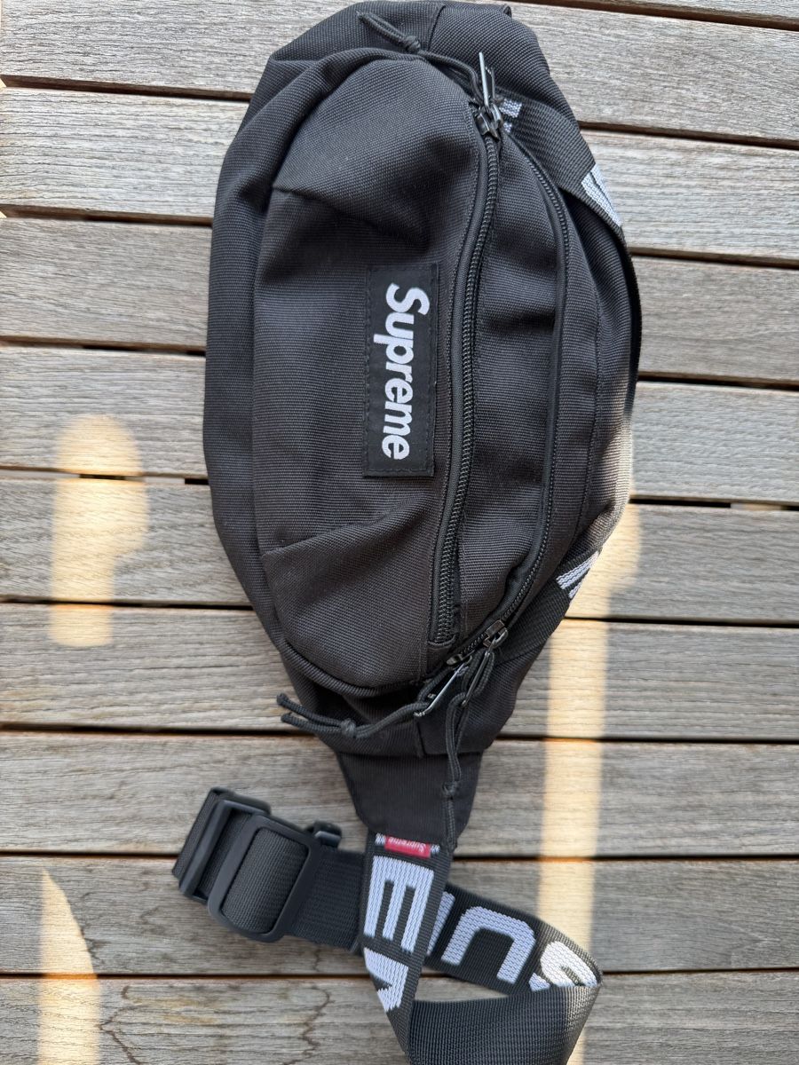Supreme Taschen: Supreme Bauchtasche – Gebraucht aus Flawil von Richu.s