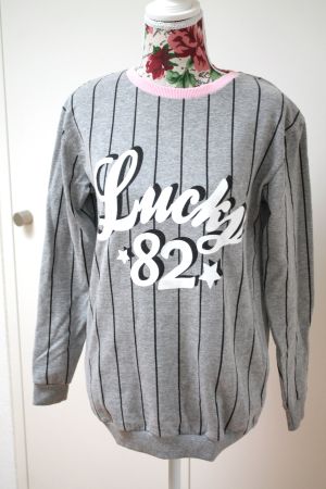 Graues Sweatshirt mit Streifen LUCKY von Atmosphere College