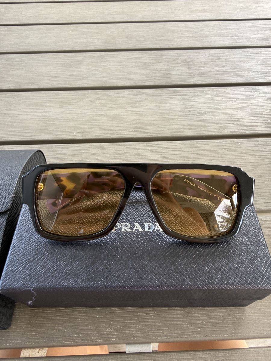 Prada Occhiali & Lenti: Prada Sonnenbrille mit Etui und Box – Nuovo (secondo la descrizione) da Muttenz venduto da jus_nkk2