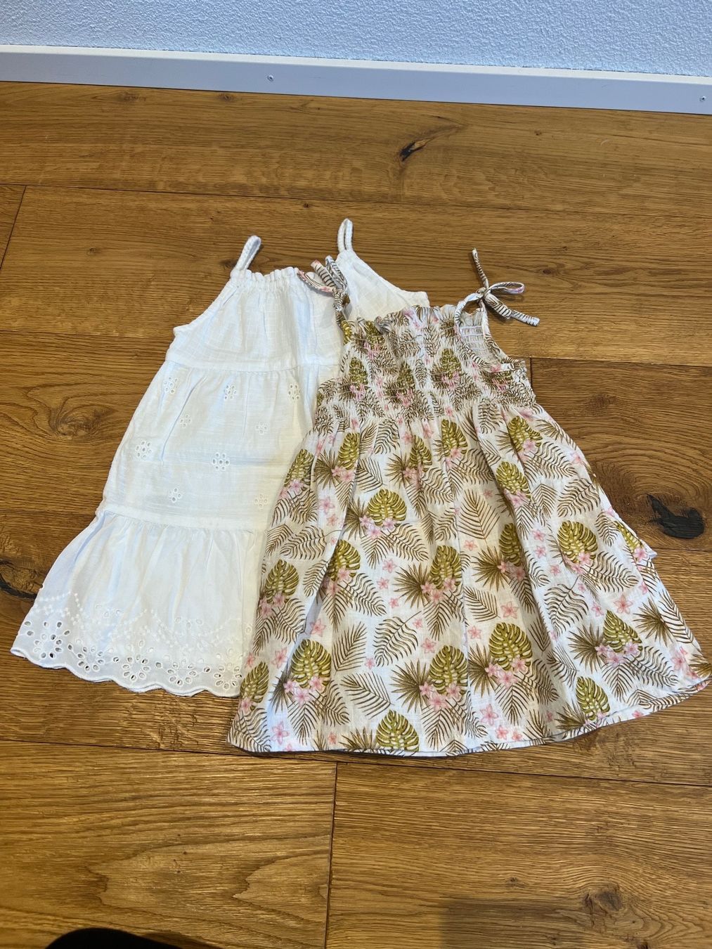 Mango Lotti & Set di vestiti: Mädchenkleider – Usato da Baar venduto da kuettelf