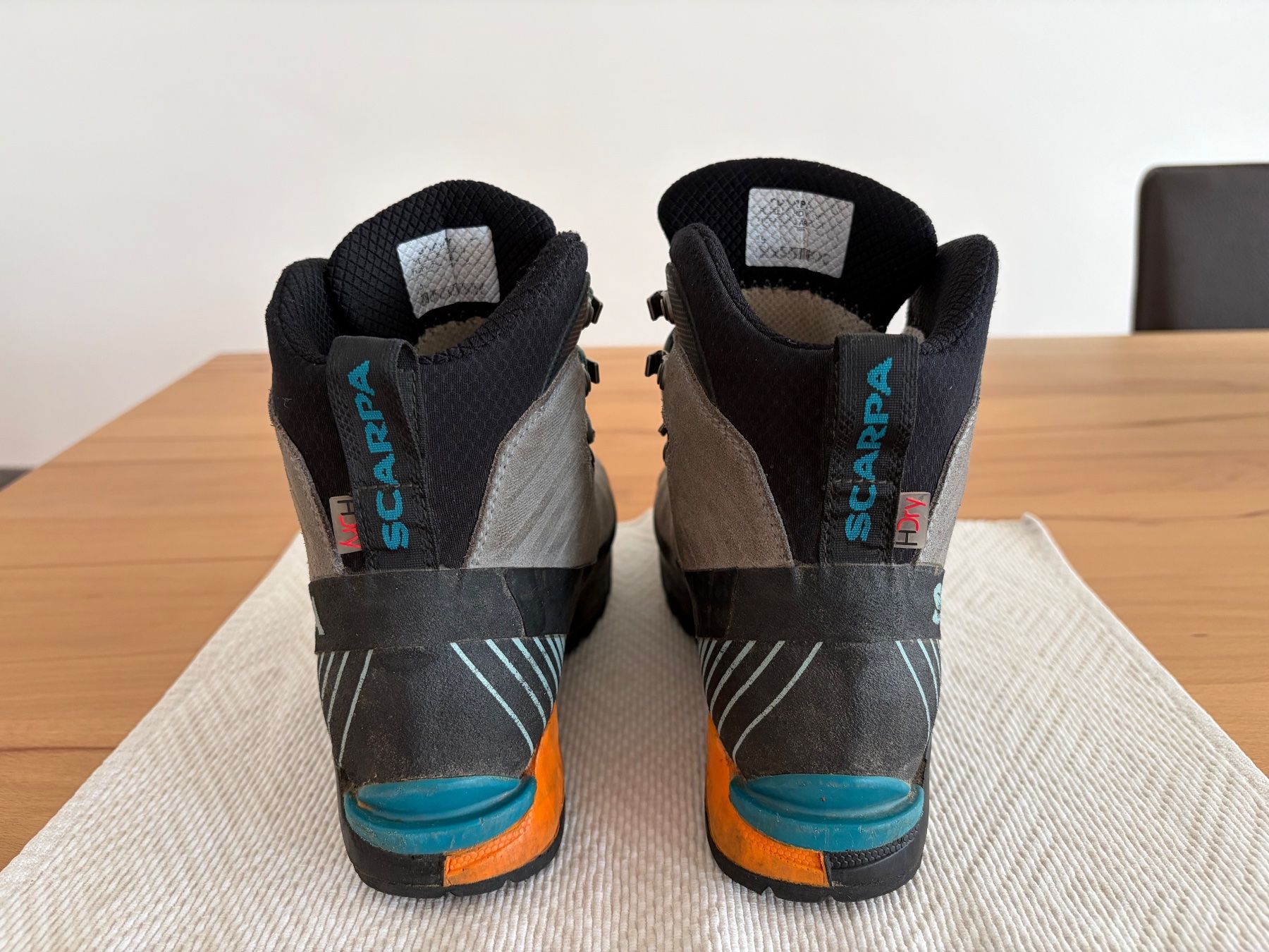 Scarpa Damenschuhe: Bergschuhe Scarpa Grösse 39 – Gebraucht aus Küsnacht ZH von Hell11 1