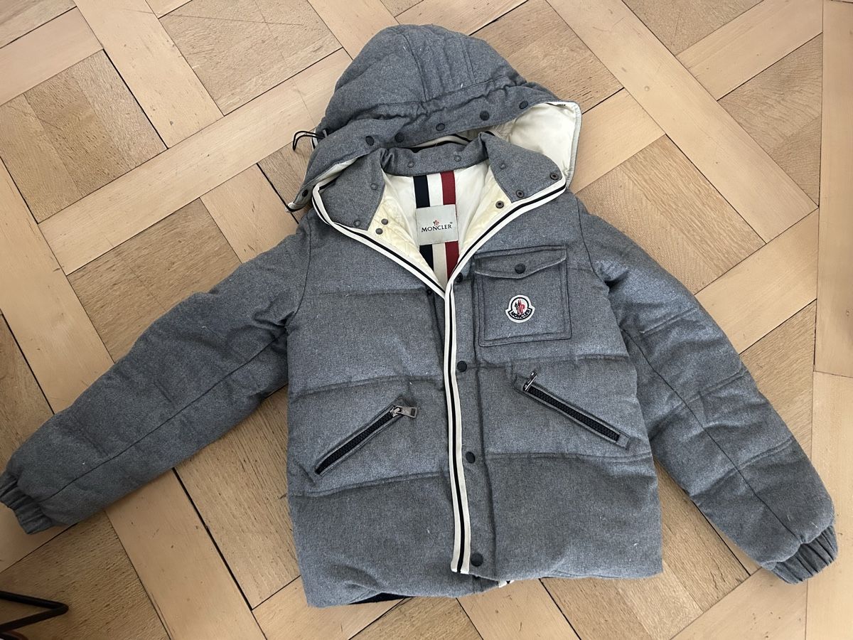 Moncler Giacche: Moncler Grey Puffer Jacket Men - Graue Daunenjacke – Nuovo (secondo la descrizione) da Zollikon venduto da la.rusca 1