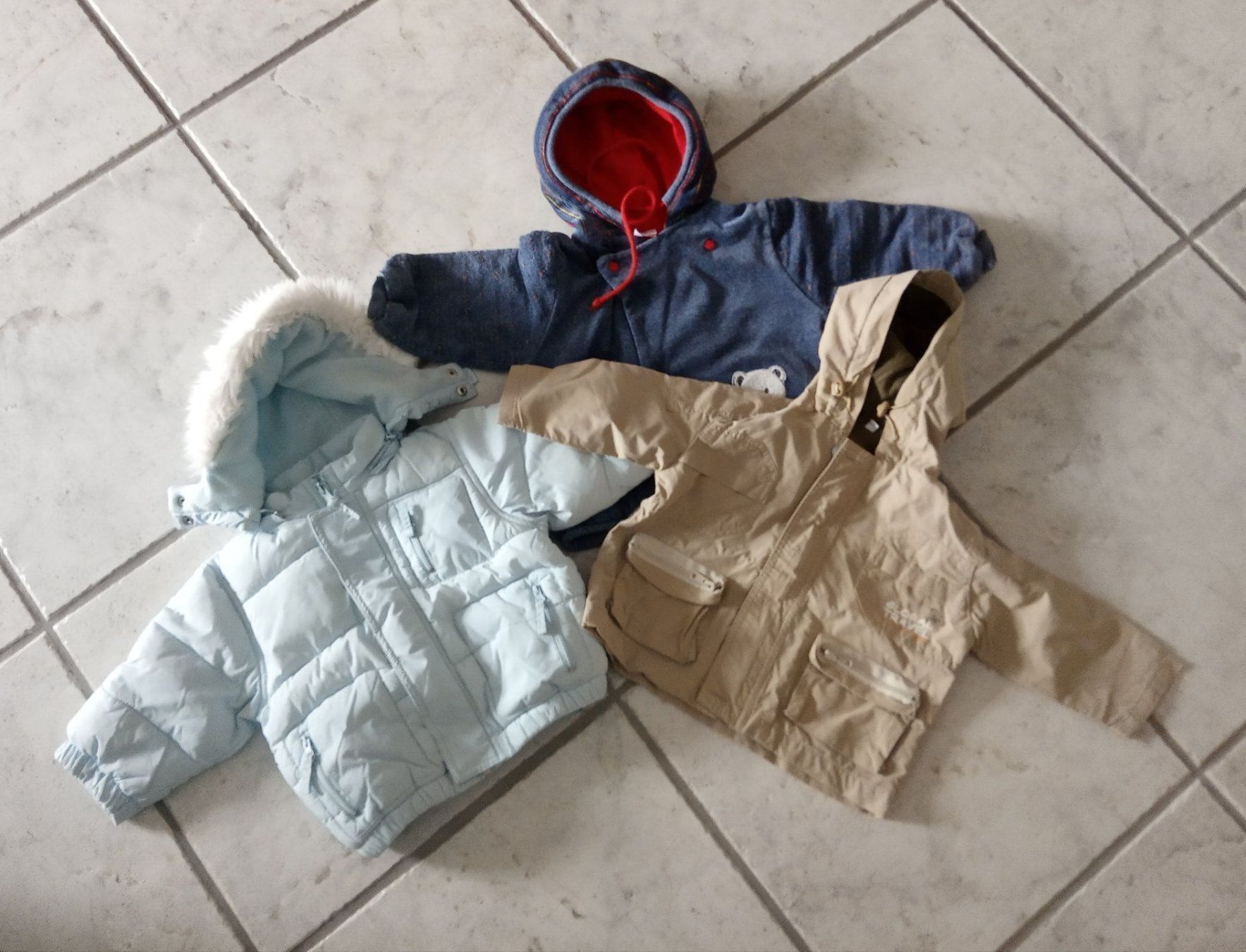 Kleiderpakete & -sets: KLEIDERPAKET JACKEN GRÖẞE 74 – Gebraucht aus Chur von Rodanisa