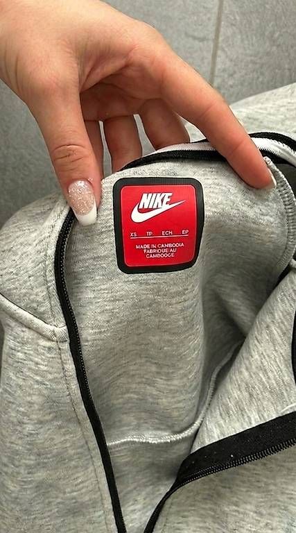 Giacche: Nike Tech Fleece Set Grau – Usato da Münchwilen TG venduto da vic_8wrk 3