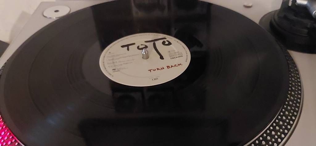Vinyles: TOTO: Turn back LP (1981) – D'occasion à NENDELN par Vinylandmote 3