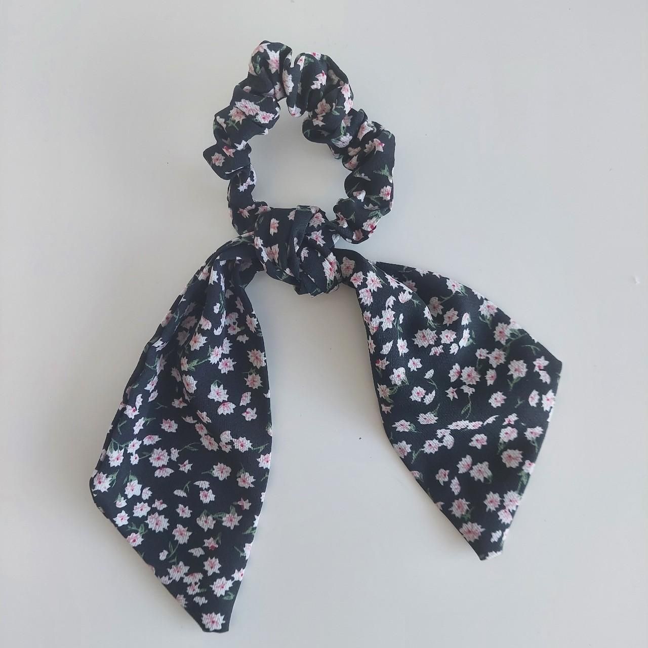 Accessori per capelli: Scrunchie mit Schleife – Usato da Neftenbach venduto da Joyvdberg