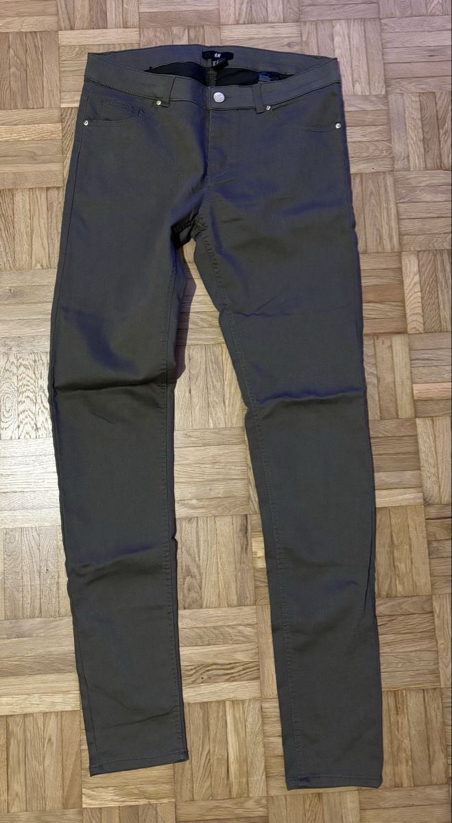 H&M Pantaloni: Pantalon H&M vert taille 38 – Nuovo (secondo la descrizione) da Bernex venduto da mar_82vn