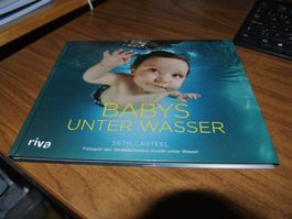 Babys unter Wasser