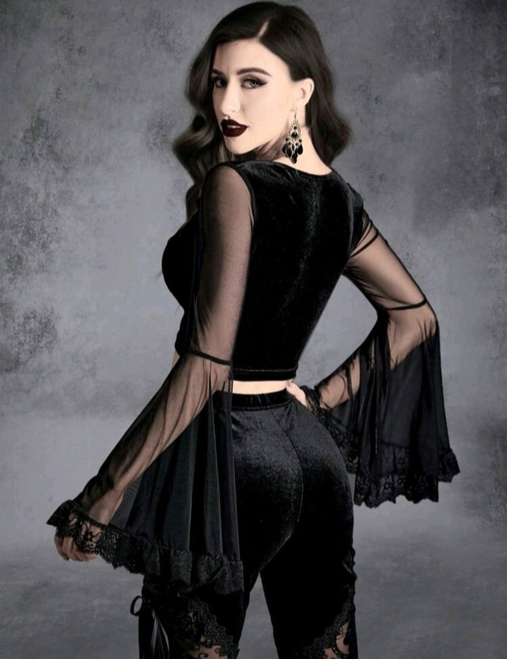 Camicette: Gothic Samtbluse m. Trompetenärmel Gr S – Usato da Münsingen venduto da BlackTears-3 2