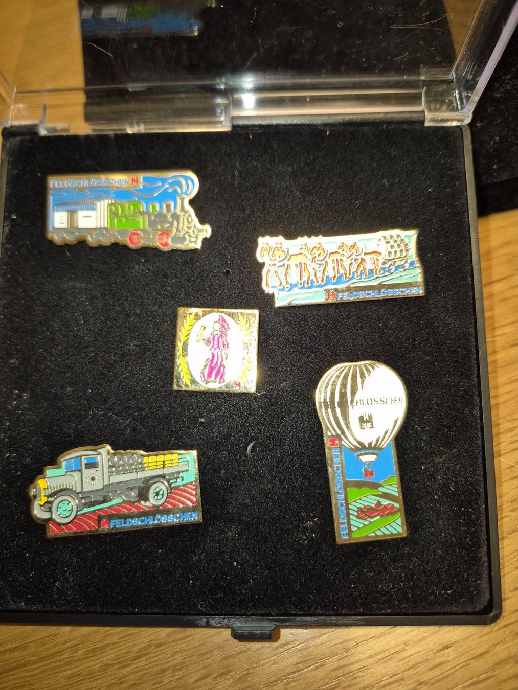 Feldschlösschen Placchette & Badge: Pin Set Feldschlösschen Bier – Usato da Buttikon SZ venduto da sefa02 2