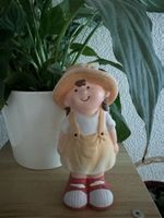 Gartenfigur – kleines süßes Mädchen