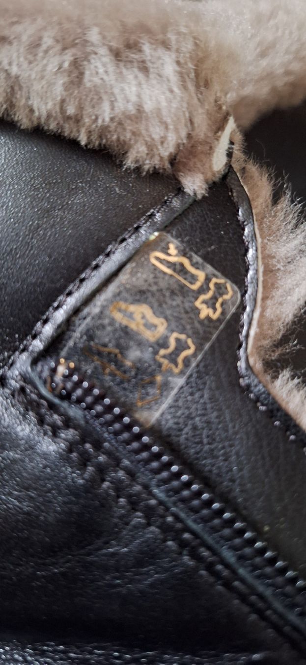 Scarpe da donna: Schwarze Winterstiefel mit Warmfutter, Grösse 36 - Top! – Usato da Männedorf venduto da Livingston 2