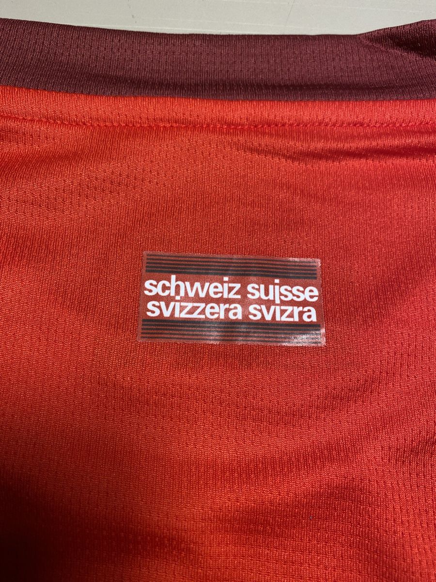 Schweizer Nati Leibchen & Hosen: Schweizer Fussball Nationaltrikot – Neu und originalverpackt aus Wil SG von  5