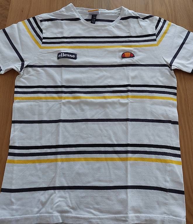 T-Shirts: Ellesse Tshirt – Gebraucht aus Emmenbrücke von lpi_29df
