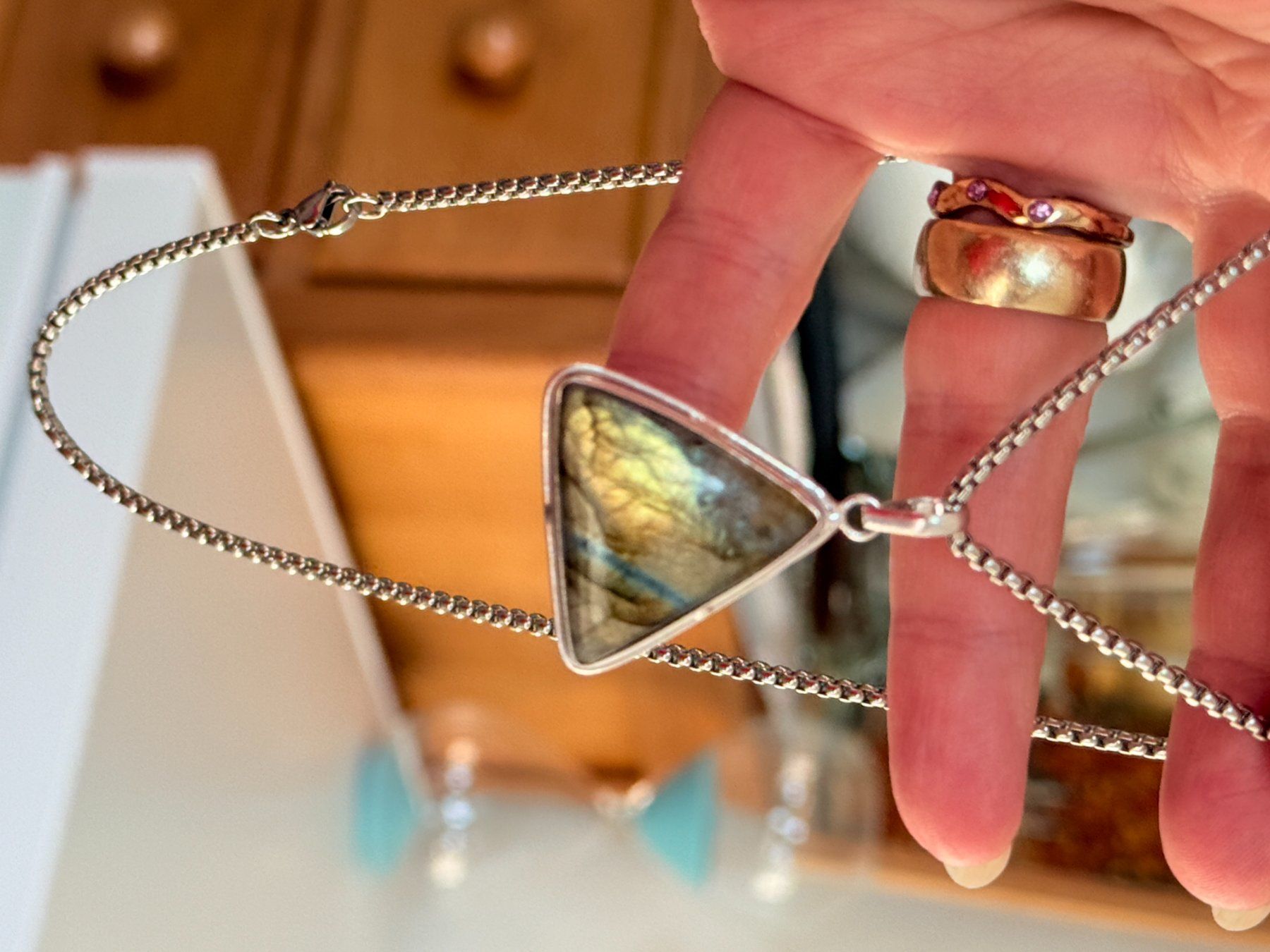 Catenine: Collier pendentif triangle Labradorite neuf! – Nuovo e nell'imballaggio originale da Genève venduto da AGBERG 4