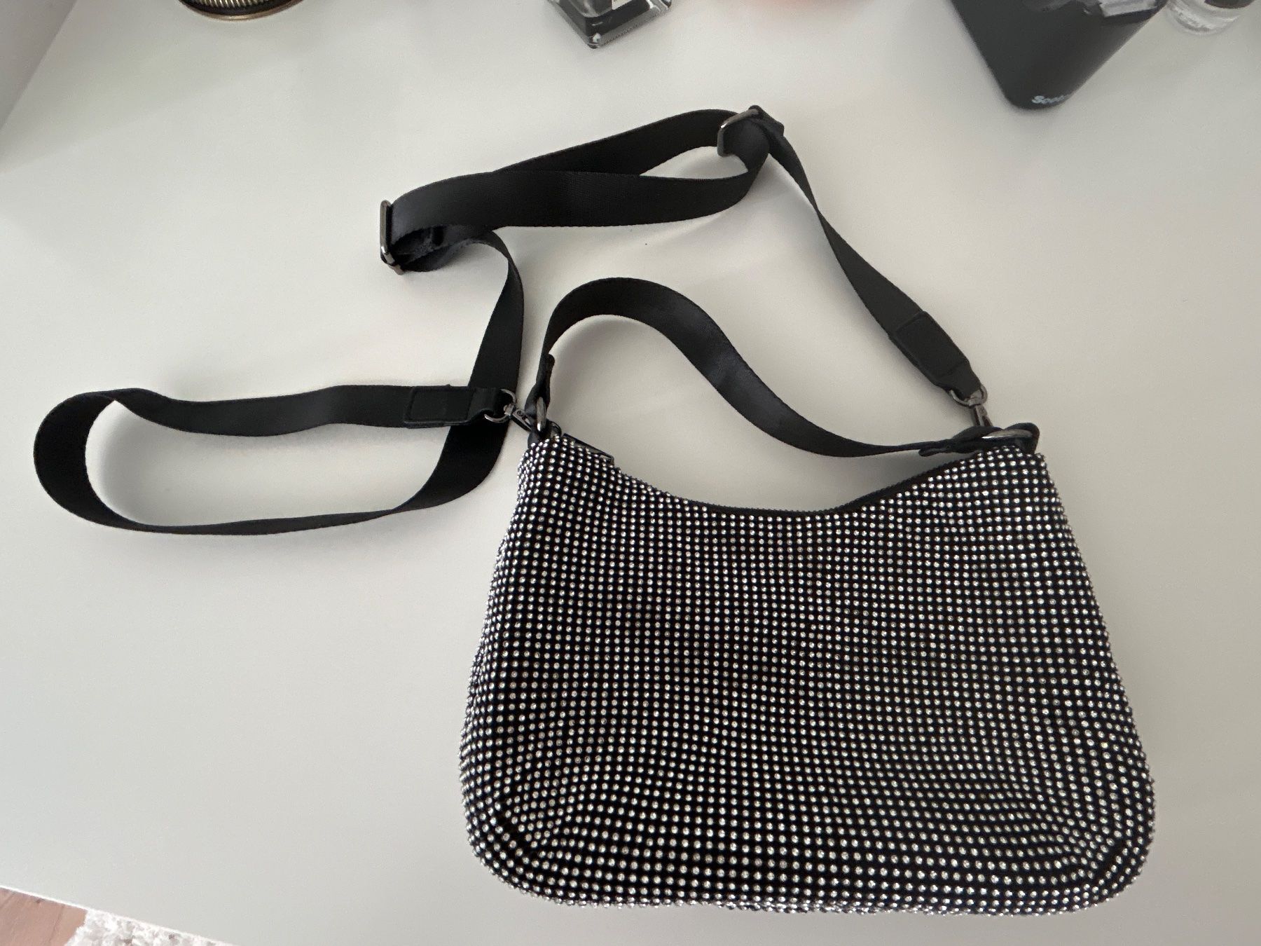 Hallhuber Taschen für Damen: Hallhuber Handtasche Glitzer/schwarz – Neu (gemäss Beschreibung) aus Worben von AlliaB