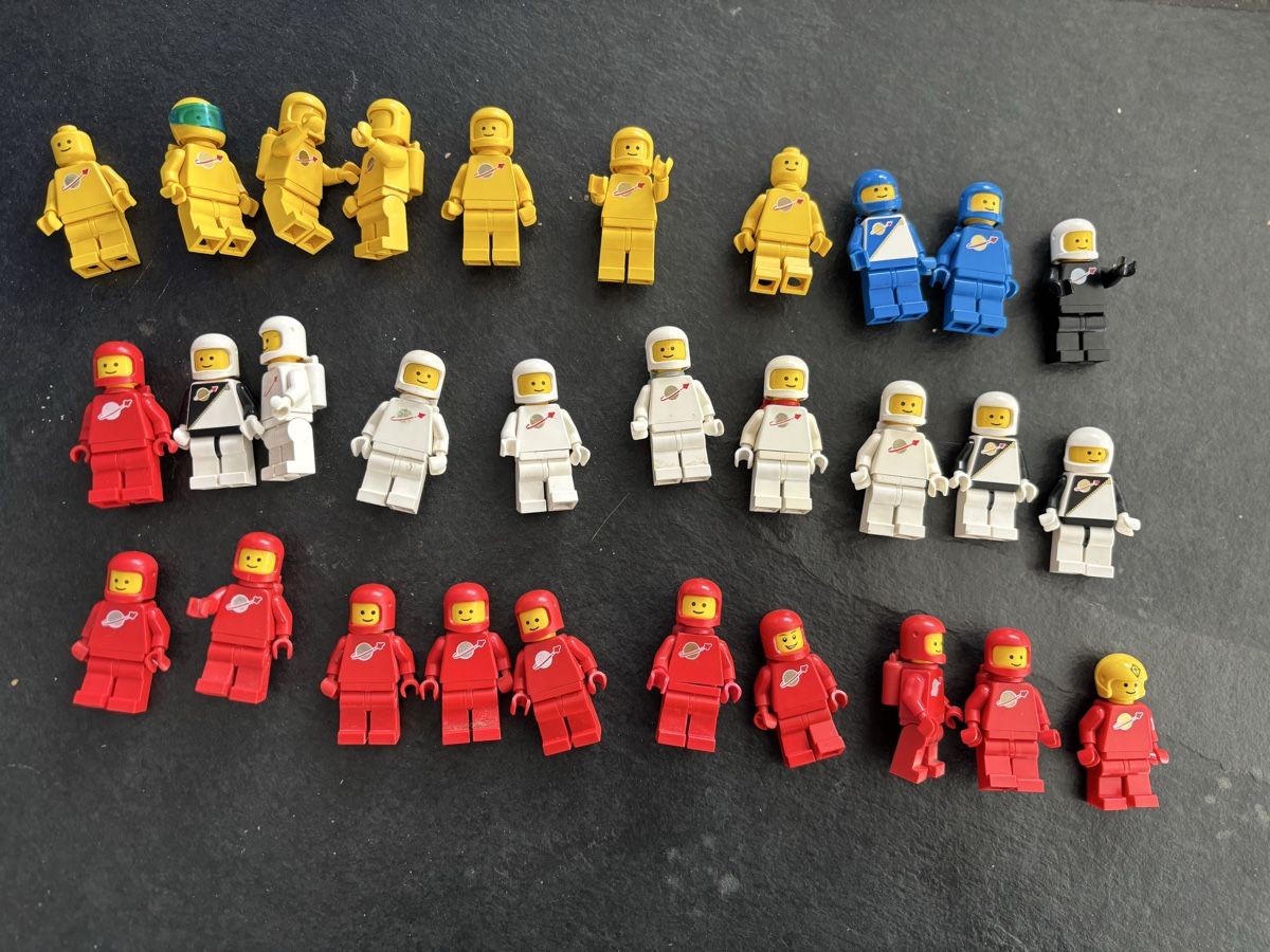 Lego Spielzeuge: 30 Lego Space Minifiguren Sammlung, Vintage Sets – Gebraucht aus Balsthal von AGUARDA 1