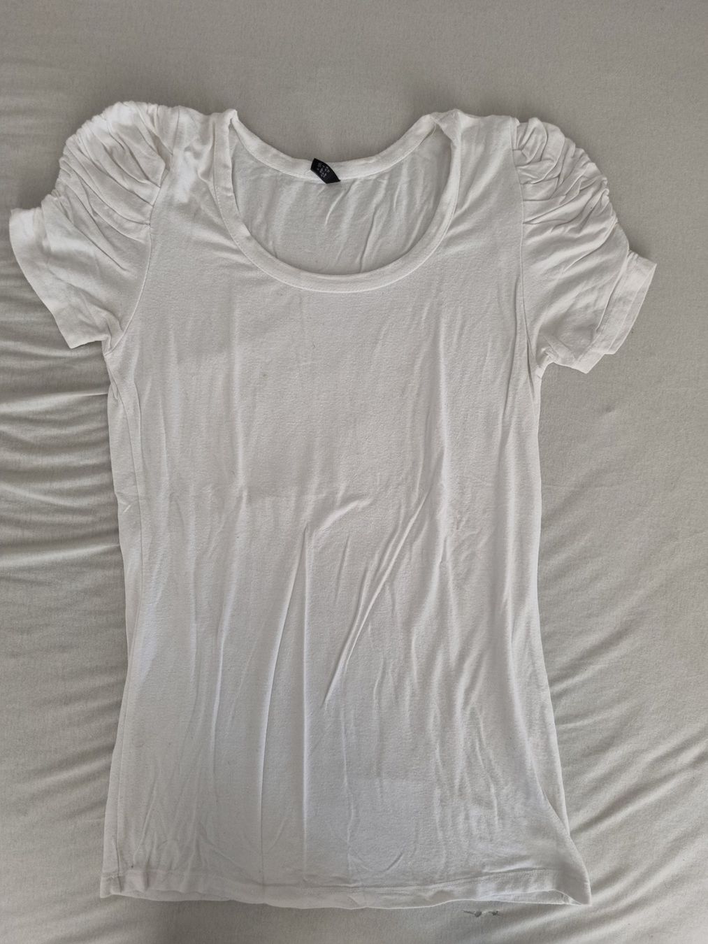 T-Shirts: Weisses T-Shirt "Amisu" (Gr. 40) – Gebraucht aus Gams von federli29